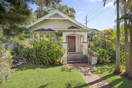 FABULOUS CORNER BLOCK, FULL BRICK HOME