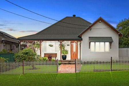 STUNNING INDOOR AND OUTDOOR PRESENTATION
