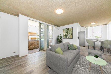 Centrally Located Two Bedroom Unit with Air Conditioning!