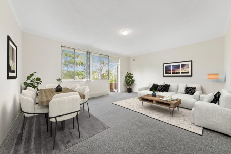 Centrally Located Two Bedroom Air Conditioned Unit in a Parkside Location!