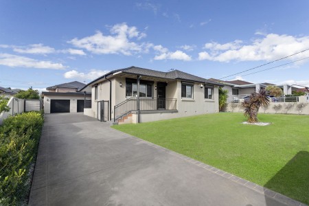 RENOVATED HOME, LARGE HIGH-SIDE BLOCK