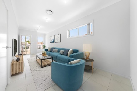 Three-Bedroom Duplex with Ducted Air-Conditioning and Gas Cook-Top!