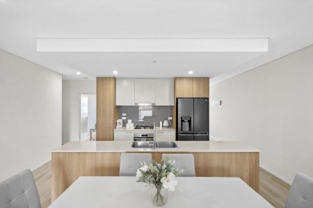 OUTSTANDING CONTEMPORARY APARTMENT - OPEN TO VIEW WED 08/05/2024 @ 6-6.30PM & SAT 11/05/2024 @ 1-1.30PM