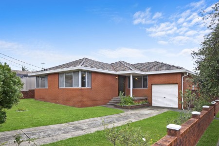 FAMILY HOME, SPACIOUS CORNER BLOCK - OPEN TO VIEW SAT 11/05/2024 @ 2-2.30PM