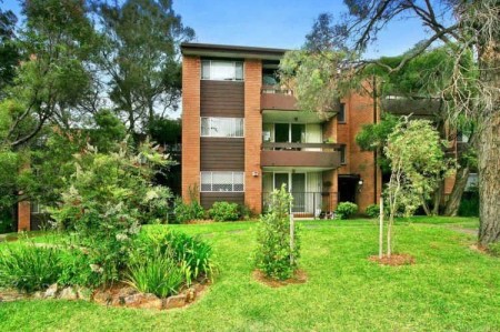 Rare Split Level Unit with Split Air-Conditioning!