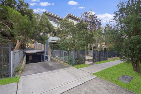 GENEROUS GROUND FLOOR APARTMENT - OPEN TO VIEW SAT 07/06/2025 @ 12-12.30PM
