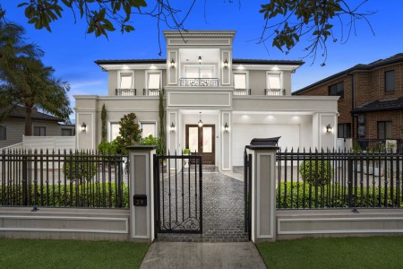 GRANDEUR AND ELEGANCE - OPEN TO VIEW SAT 04/05/2024 @ 2-2.30PM