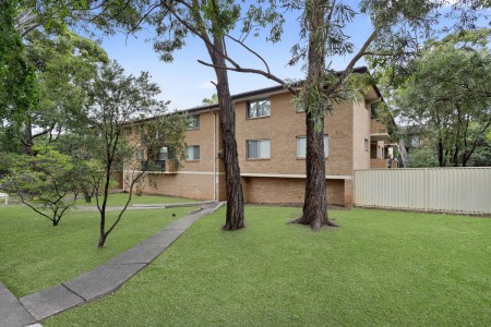FULL-BRICK UNIT EASY-CARE STYLE - OPEN TO VIEW SAT 11/05/2024 @ 2-2.30PM