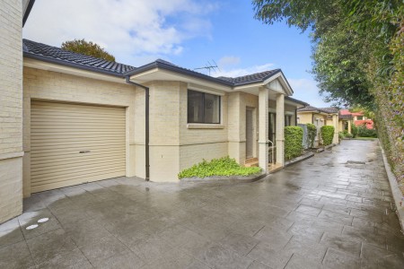 PRIVATE VILLA LIVING - OPEN TO VIEW SAT 01/06/2024 @ 10-10.30AM