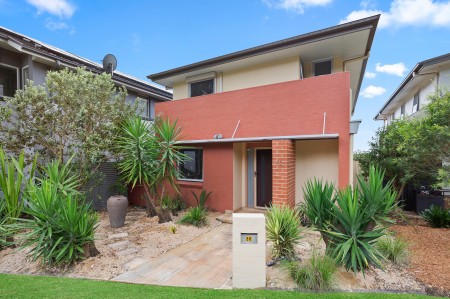 Air-Conditioned Three-Bedroom Plus Study Home with Double Garage!