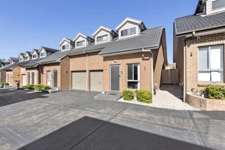 TRENDY, THREE BEDROOM TOWNHOUSE - OPEN TO VIEW SAT 23/11/2024 @ 4-4.30PM