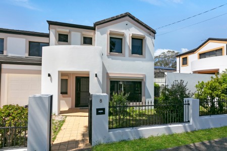 Air-Conditioned Three Bedroom Duplex in the Heart of Merrylands!