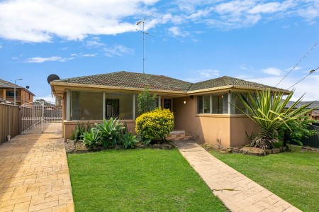 MODERN HOME WITH SPLIT A/C, & IN-GROUND POOL