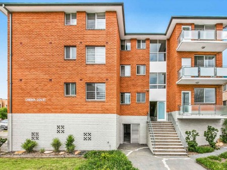 Well maintained two bedroom unit located in the heart of Merrylands!