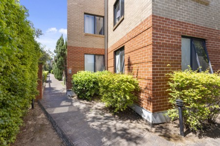 FRESH 2-BEDDER WITH DUAL BALCONIES