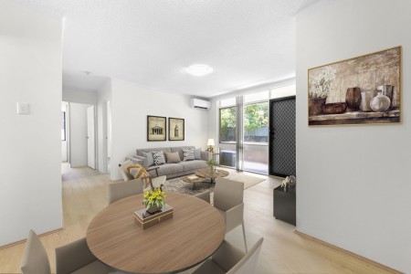 Renovated Ground Floor Two Bedroom Unit with Air Conditioning and Lock Up Garage!