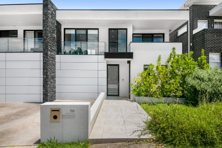 Quality Duplex With All the Finishes!