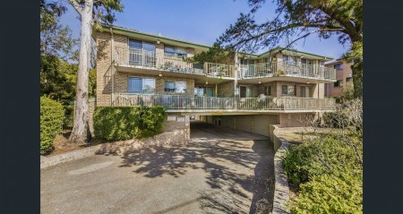 Convenient Location-Top floor unit!