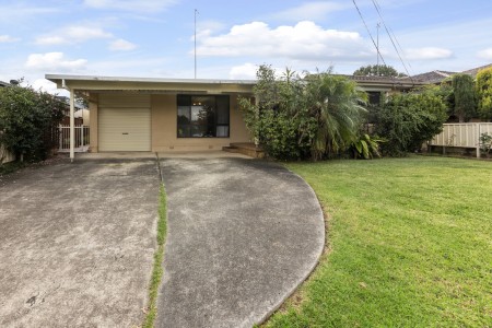 Spacious & Stylish 4-Bedroom Home with Pool & Entertaining Area!