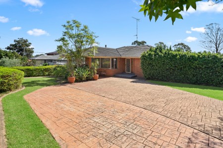 Comfortable 3-Bedroom Home with Modern Touches & Convenient Living