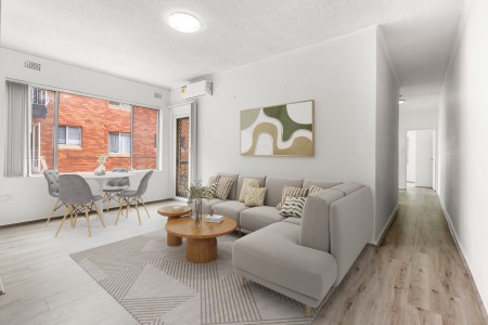 Great Location, Two Bedroom Unit with Air Conditioning!