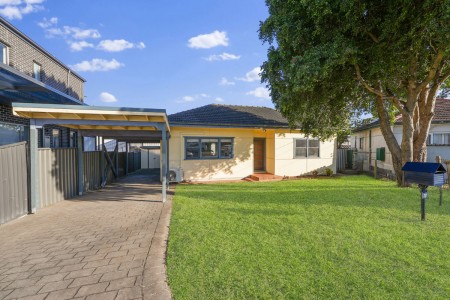 REFRESHED STAND ALONE HOME