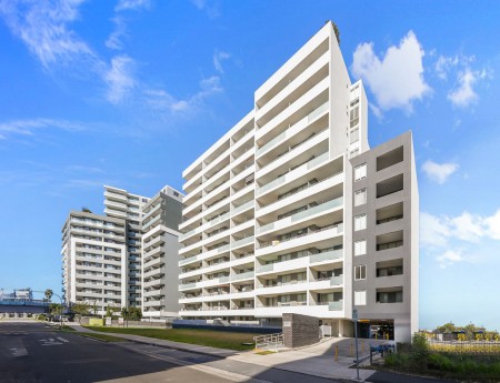 SUN-FILLED TWO BEDDER