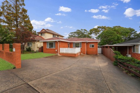 GORGEOUSLY RENOVATED SINGLE LEVEL HOME