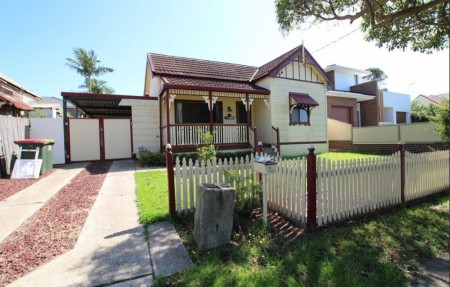 Large 3 bedroom home!!! 6 Months lease !!!