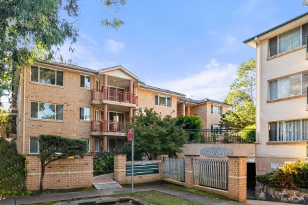 MODERN TWO BEDROOM UNIT CLOSE TO SCHOOLS...