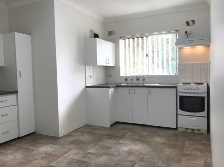Freshly painted 2 Bedroom Unit with Walking distance to train station