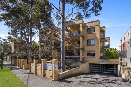 FRESH AND SUNNY APARTMENT LIVING