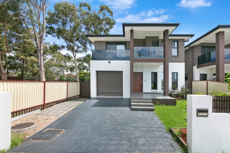 Spacious and Stylish Family Residence for Contemporary Living!