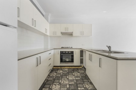 WELL POSITIONED SECURITY UNIT - OPEN TO VIEW SAT 20/12/2025 @ 10-10.30AM