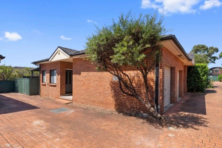 SINGLE LEVEL BRICK VILLA HOME