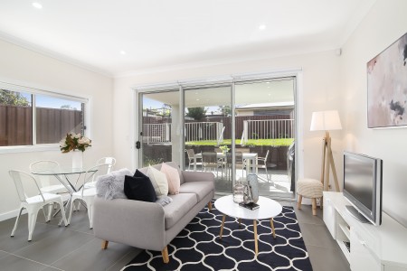 Modern 4 Bedroom Duplex, Fantastic Location!