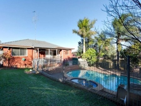 IMMACULATE 3 BEDROOM WITH POOL