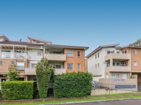 Modern 2 Bedroom unit!