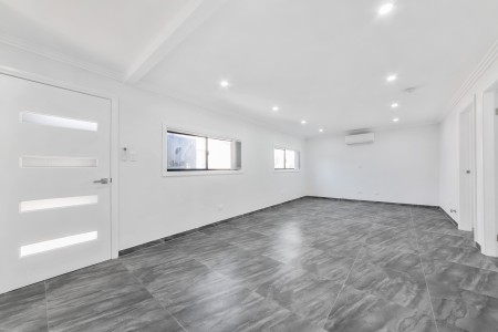 Well maintained granny flat with private walkway