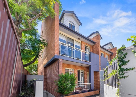 MODERN 3-BEDROOM TOWNHOUSE