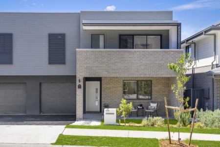 NEAR-NEW LUXURY DUPLEX LIVING - OPEN TO VIEW SAT 17/01/2026 @ 2-2.30PM