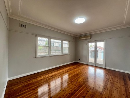 Renovated Family Home with Airconditioning and Gas Cooking!