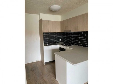 Renovated unit minutes from the Station & Shops!