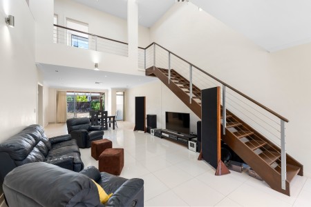 Air-Conditioned Three-Bedroom Duplex with Gas Cook-Top, Ensuite Bathroom and Single Garage!