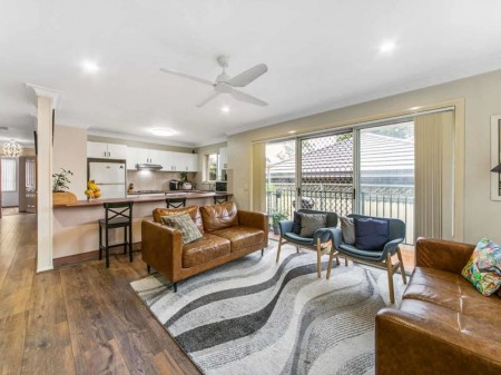 Superbly Presented single level Villa!