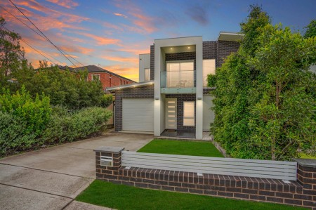 EXCEPTIONAL DUPLEX LIVING