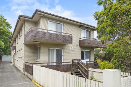 FULL BRICK, RENOVATED GROUND FLOOR UNIT, PRIVATE COURTYARD