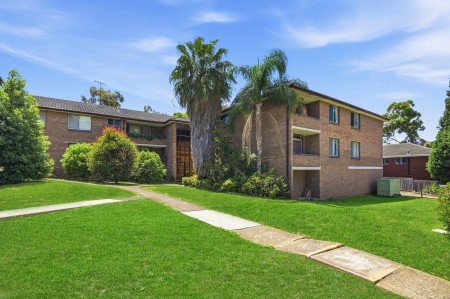 Perfectly Presented Two Bedroom Unit with Split Air-Conditioning!