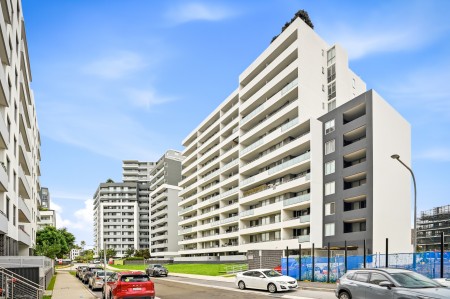 Modern 2 Bedroom Unit, Great Location!