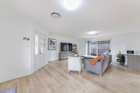 Air-Conditioned Two-Bedroom Villa Gas Cook-Top and Single Garage!